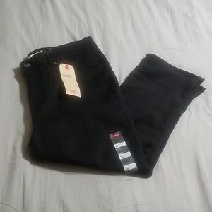NWT Womens Black Levi's Capris Size 14